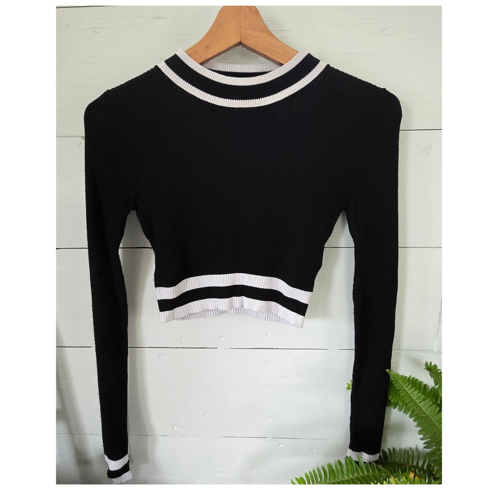 H&M Black and White Fitted Crop Top Long Sleeve